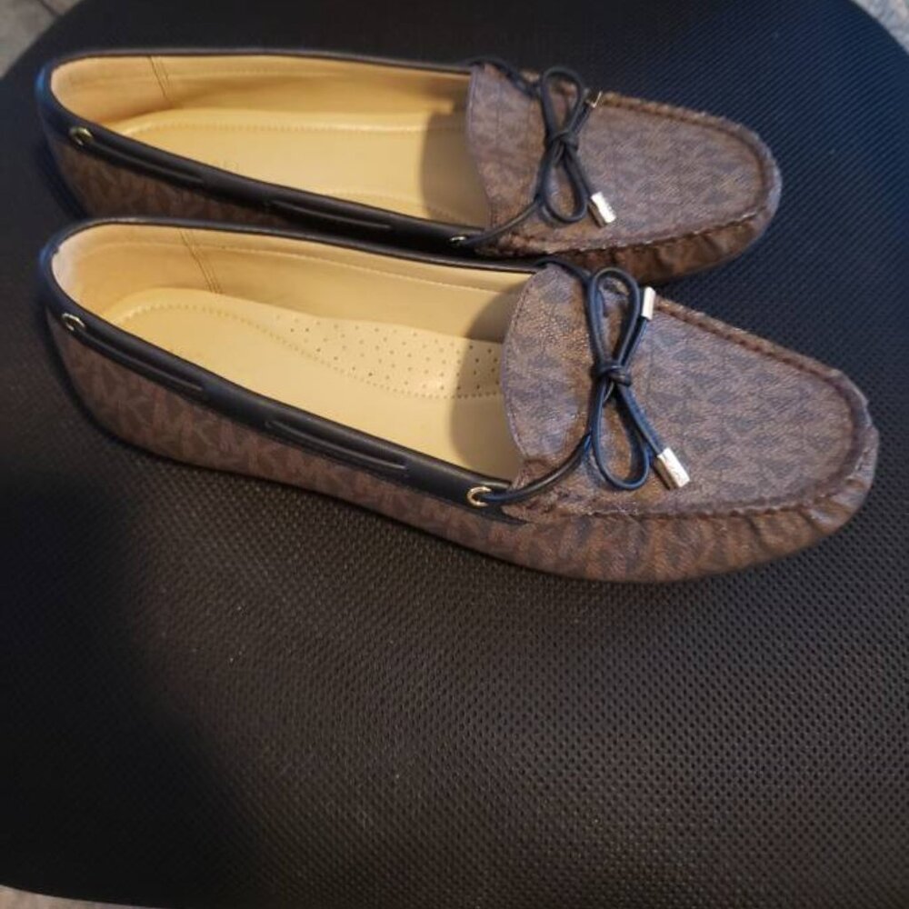 NEW MICHAEL KORS FLATS MOCCASIN SIZE 11 SOFT WALKING SHOES